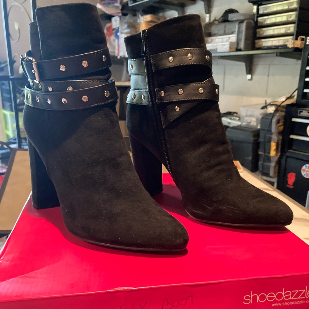 Shoe dazzle women’s size 8.5 heeled boots worn once with box